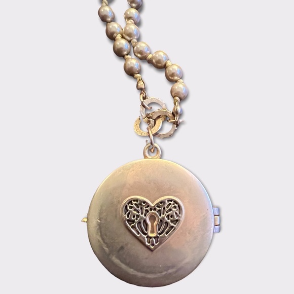 Shadowbox Floating Charm Memory Pendant Locket Pearl Strand Necklace - Picture 4 of 6